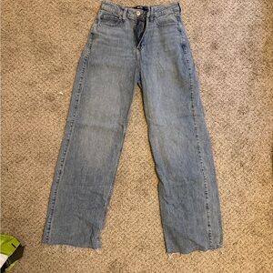 Hollister Light Stone Ultra High-Rise Baggy Jeans